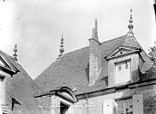 Azay-le-Rideau : Château - Bâtiments des Communs : Toiture avec épis en plomb