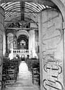 Rivière : Eglise Notre-Dame - Vue intérieure de la nef vers le choeur et porte d'entrée