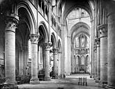 Dijon : Eglise Notre-Dame - Vue intérieure de la nef vers le nord-est