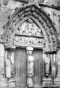 Longpont-sur-Orge : Basilique Notre-Dame-de-Bonne-Garde * Eglise abbatiale (ancienne) - Portail de la façade ouest