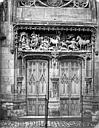 Amboise : Château - Chapelle : Porte et linteau sculpté
