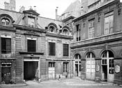 Paris 04 : Hôtel d'Aumont - Cour intérieure : Vue du côté de l'entrée