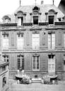 Paris 04 : Hôtel de Chalons-Luxembourg (ancien) - Façade sur la cour