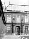 Paris 03 : Hôtels de Rohan et Soubise (anciens), Archives Nationales (actuellement) - Hôtel de Soubise. Cour d'honneur : Façade principale (partie gauche)