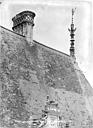 Azay-le-Rideau : Château - Aile en retour, façade est sur la cour d'honneur : Epi et souche de cheminée