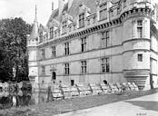 Azay-le-Rideau : Château - Aile en retour : Façade ouest sur le parc avec les douves