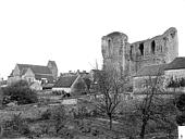 Grez-sur-Loing : Château (vestiges) * Eglise - Vue générale prise du nord-est