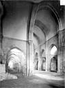 Marmagne : Abbaye de Fontenay * Eglise Abbatiale - Eglise : Vue intérieure du bas-côté sud et de la nef, vers le nord-ouest