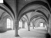 Marmagne : Abbaye de Fontenay - Réfectoire : Vue intérieure vers le sud-est