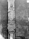 Dijon : Eglise Notre-Dame - Portail de la façade ouest. Statue du trumeau : Vierge à l'Enfant