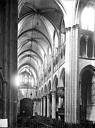 Dijon : Eglise Notre-Dame - Vue intérieure de la nef vers le nord-ouest