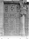Dijon : Eglise Saint-Michel - Portail central de la façade ouest : Porte gauche à vantaux