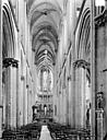 Semur-en-Auxois : Eglise Notre-Dame - Vue intérieure de la nef vers le choeur