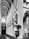 Semur-en-Auxois : Eglise Notre-Dame - Vue intérieure de la nef vers le nord-ouest