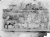 Bussière-sur-Ouche (La) : Abbaye cistercienne de la Bussière (ancienne) * Eglise abbatiale - Bas-relief en pierre polychrome : La vision de saint Hubert