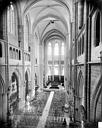 Dijon : Cathédrale Saint-Bénigne - Vue intérieure de la nef vers le choeur, prise des tribunes