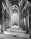 Dijon : Eglise Notre-Dame - Vue intérieure de la nef vers le choeur