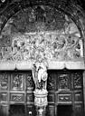Dijon : Eglise Saint-Michel - Portail central de la façade ouest, tympan : Le Jugement dernier. Statue du trumeau : saint Michel