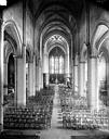 Dijon : Eglise Saint-Michel - Vue intérieure de la nef vers le choeur