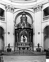 Dijon : Hospice Sainte-Anne (ancien) * Chapelle Sainte-Anne - Vue intérieure du choeur : Autel, gradin, tabernacle, exposition