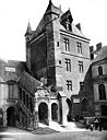 Dijon : Palais des Ducs et des Etats de Bourgogne (ancien) * Hôtel de Ville - Cour de Bar : Tour de Bar et escalier de Bellegarde