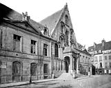 Dijon : Palais de Justice - Façade sur la place : Pavillon d'entrée
