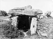 Pornic : Dolmen sous tumulus du Moulin de la Motte - Entrée du dolmen, côté nord