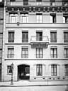 Paris 09 : Immeuble dit Maison Viollet-le-Duc - Façade sur rue