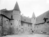 Charlieu : Abbaye Saint-Fortunat (ancienne)* église - Logis : Façade sur la cour du prieuré
