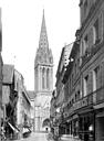Caen : Eglise Saint-Pierre - Clocher, côté sud, pris de la rue Saint-Pierre