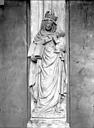 Dijon : Eglise Notre-Dame - Portail de la façade ouest. Statue du trumeau : Vierge à l'Enfant