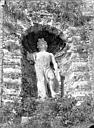 Juvisy-sur-Orge : Terrasse et grotte de rocaille - Statue située dans une niche de la terrasse : Apollon