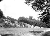 Juvisy-sur-Orge : Terrasse et grotte de rocaille - Partie centrale de la terrasse et rampe