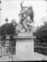 Paris 01 : Jardin des Tuileries - Statue de Saturne enlevant Cybèle, allégorie de la terre