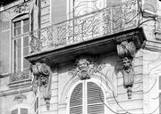 Paris : Hôtel Monaco - Balcon du premier étage