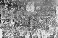 Saint-Germain-sur-Vienne : Eglise - Fragments carolingiens encastrés dans le mur nord