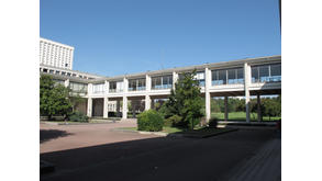 Portique vitré de l'université de Caen