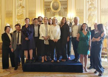 Signature des accords sur la transparence dans le secteur audiovisuel - Françoise Nyssen entourée des acteurs de l'audiovisuel