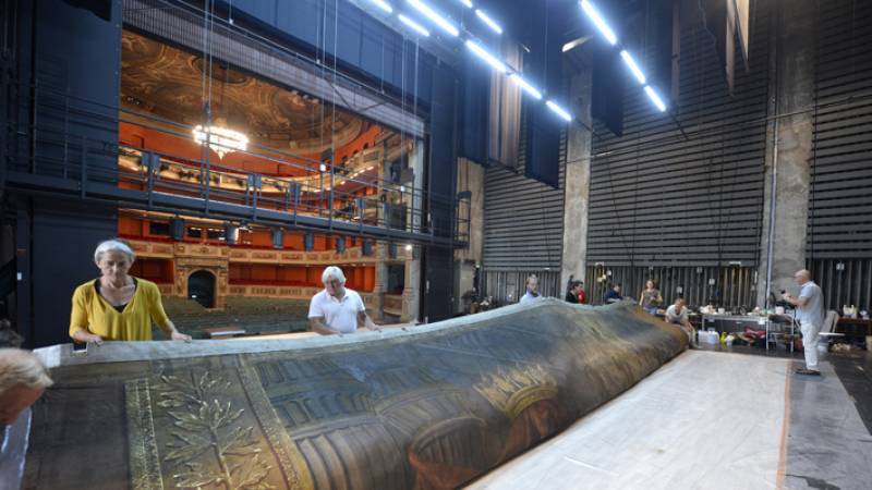 Le rideau de scène restauré du théâtre Charles Dullin de Chambéry ... Le rideau de scène restauré du théâtre Charles Dullin de Chambéry ...