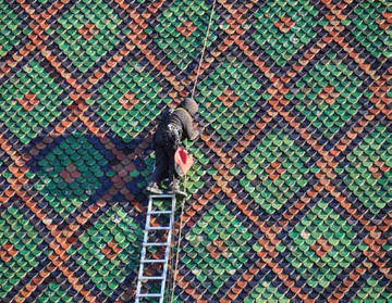 Restauration de la toiture de la collégiale de Thann - Tuiles vernissées