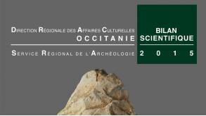couverture biface en calcaire gréseux découvert lors des fouilles 2015 du niveau Q de la Caune de l’Arago : niveau acheuléen de chasseurs de chevaux et de rennes principalement, environ 550 ka. Clichés Denis Dainat. EPCC-CERP Tautavel.