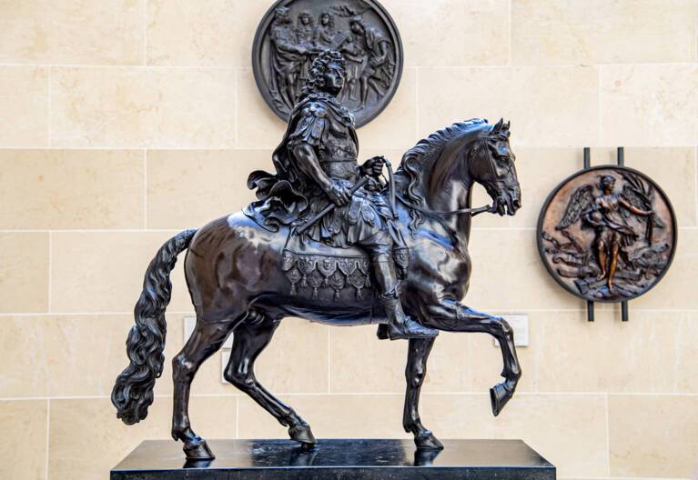 statue de Coysevox au Louvre.jpg