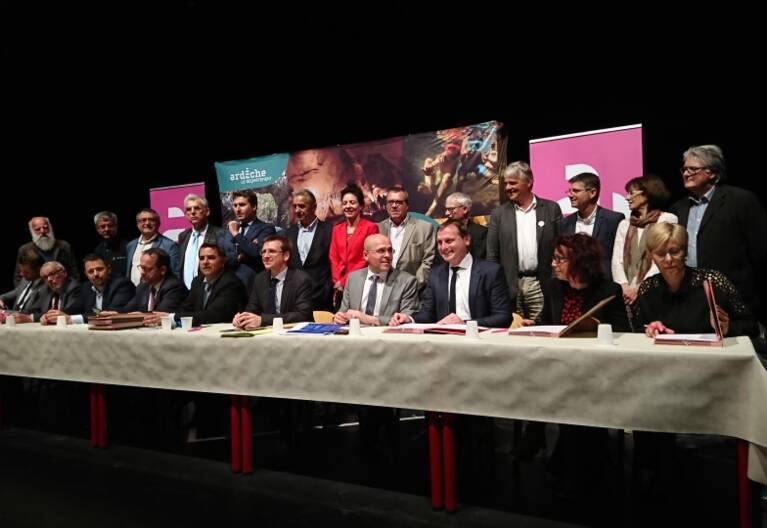 Signature convention d’éducation artistique et culturelle Ardèche