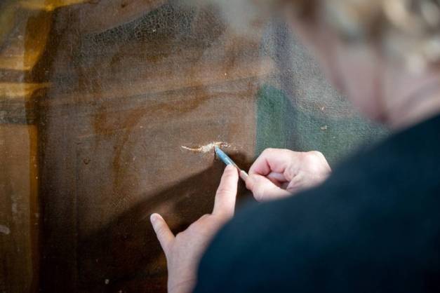 main outil tableau restauration