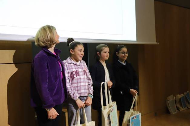 femme trois enfants remise prix patrimoines musée