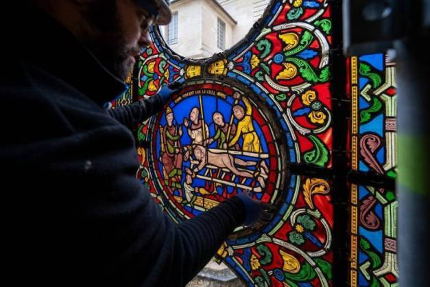 Basilique cathédrale Saint-Denis : baie, repose des vitraux, fin de chantier © Nicolas Thouvenin / DRAC Île-de-France