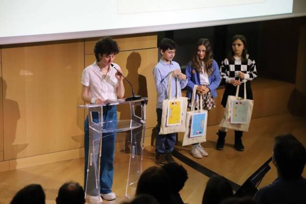 femme trois enfants remise prix patrimoines poésie