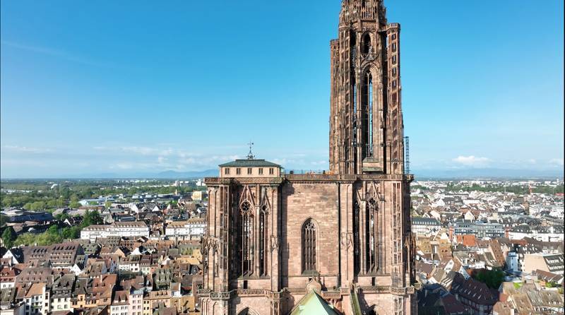 Cathédrale de Strasbourg, façade arrière du massif occidental, vue aérienne