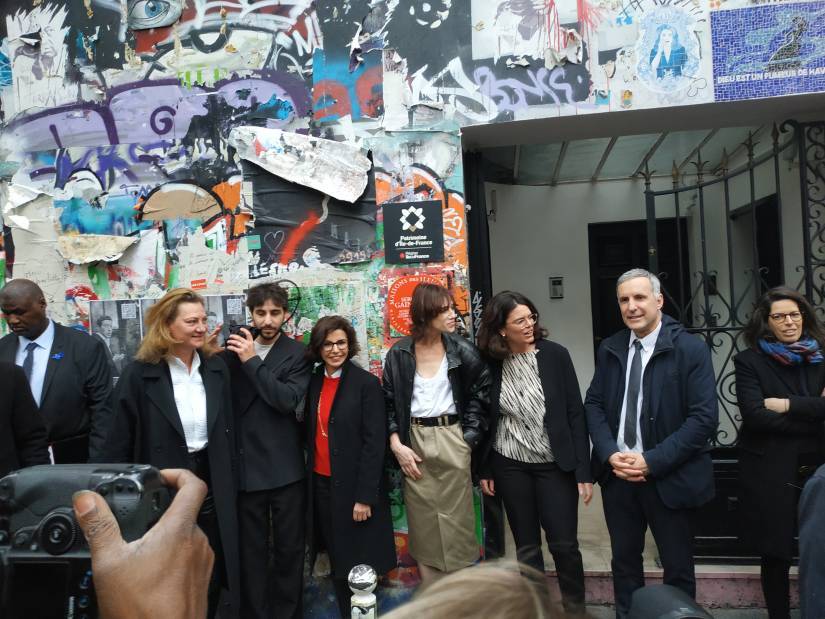 Cérémonie de dévoilement de la plaque "Maison des Illustres" de la Maison Gainsbourg avec Mme Rachida Dati, Charlotte Gainsbourg et Laurent Roturier