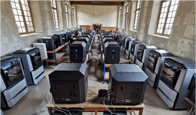 « 3D COVID » : 60 imprimantes 3D ont ont été installées à l’hôpital Cochin à Paris pour faire face à la pénurie de matériel médical. Crédit : Le Parisien/Damien Licata Caruso